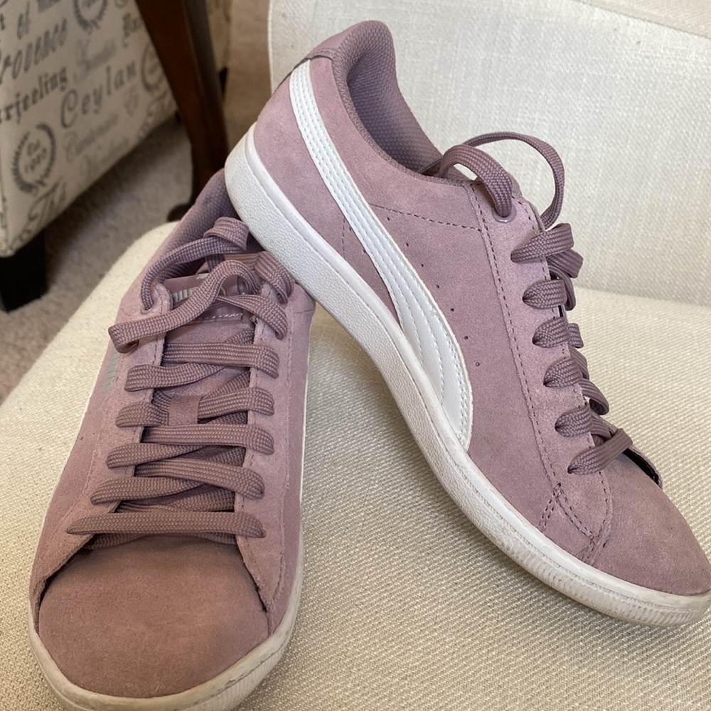 Puma size 7, court sneaker .
